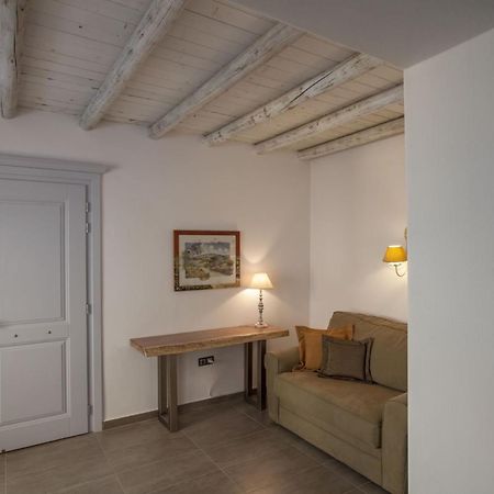 אדאמאס Miland Suites מראה חיצוני תמונה